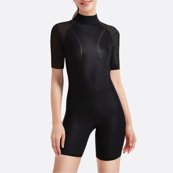 Women's short-sleeved wetsuit with shoulder print